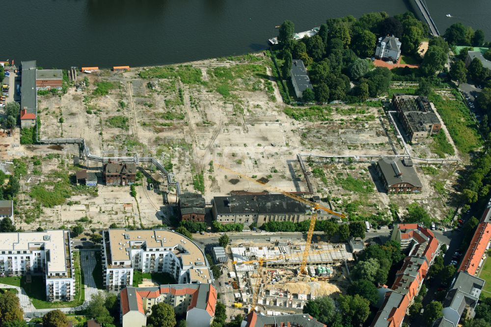 Aerial image Berlin - Construction site to build a new multi-family residential complex Fliessstrasse - Hasselwerder Strasse on river Spree in the district Schoeneweide in the district Schoeneweide in Berlin, Germany