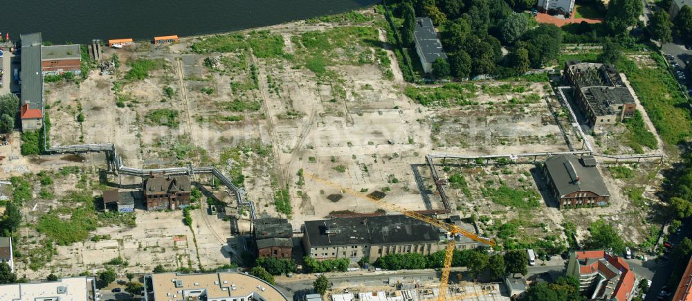 Aerial photograph Berlin - Construction site to build a new multi-family residential complex Fliessstrasse - Hasselwerder Strasse on river Spree in the district Schoeneweide in the district Schoeneweide in Berlin, Germany