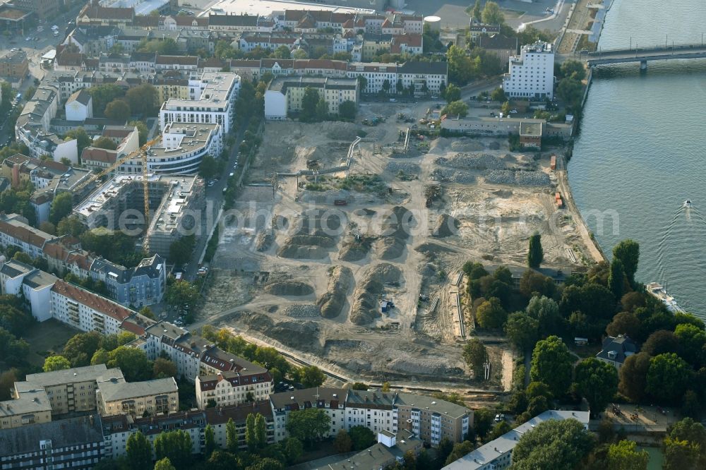 Berlin from the bird's eye view: Construction site to build a new multi-family residential complex Fliessstrasse - Hasselwerder Strasse on river Spree in the district Schoeneweide in Berlin, Germany