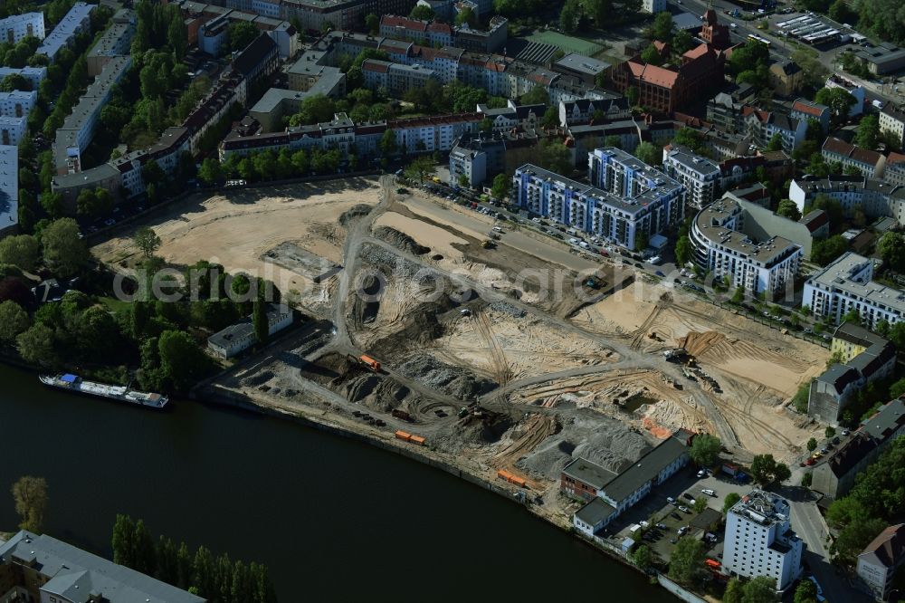 Aerial image Berlin - Construction site to build a new multi-family residential complex Fliessstrasse - Hasselwerder Strasse on river Spree in the district Schoeneweide in Berlin, Germany