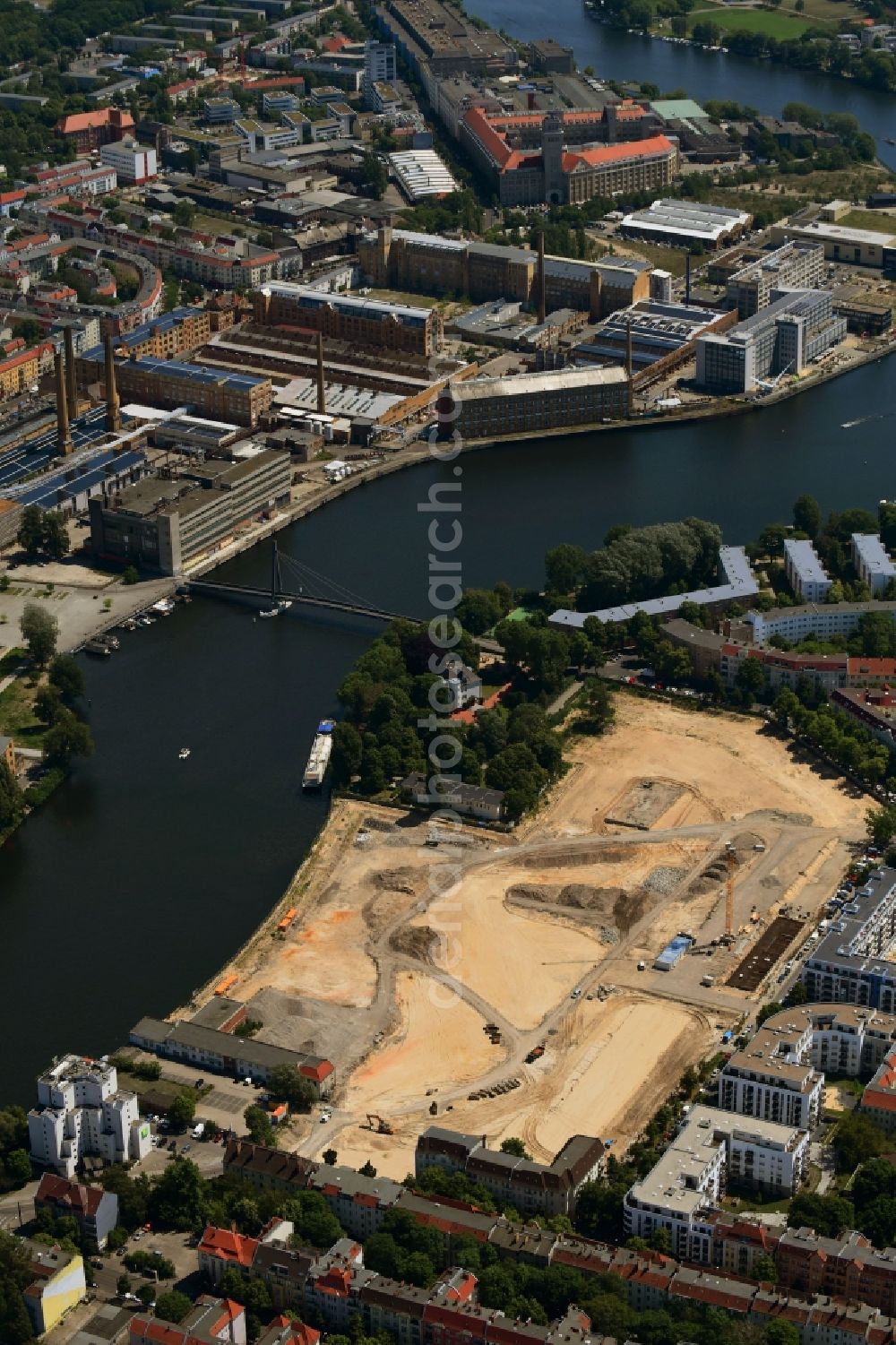 Aerial photograph Berlin - Construction site to build a new multi-family residential complex Fliessstrasse - Hasselwerder Strasse on river Spree in the district Schoeneweide in Berlin, Germany