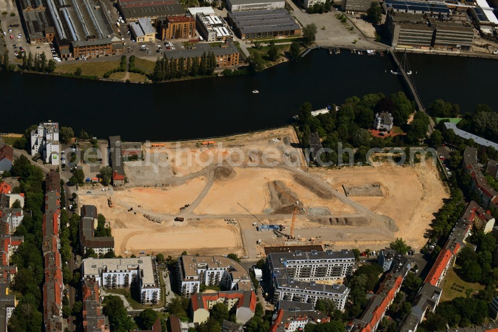 Aerial image Berlin - Construction site to build a new multi-family residential complex Fliessstrasse - Hasselwerder Strasse on river Spree in the district Schoeneweide in Berlin, Germany