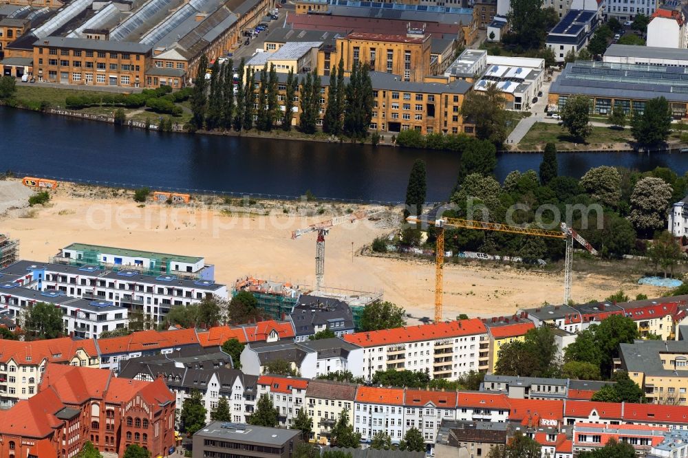 Aerial image Berlin - Construction site to build a new multi-family residential complex Fliessstrasse - Hasselwerder Strasse on river Spree in the district Schoeneweide in Berlin, Germany