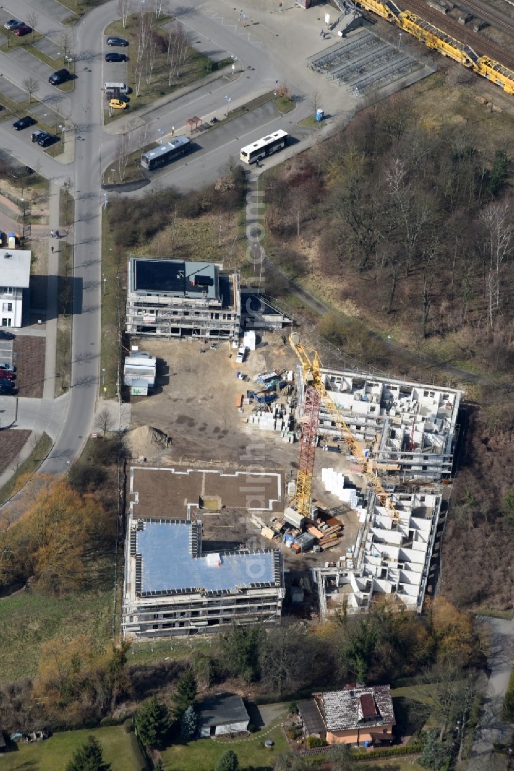 Aerial photograph Fredersdorf-Vogelsdorf - Construction site to build a new multi-family residential complex Refugium am Muehlenfliess an der Brueckenstrasse in Fredersdorf-Vogelsdorf in the state Brandenburg