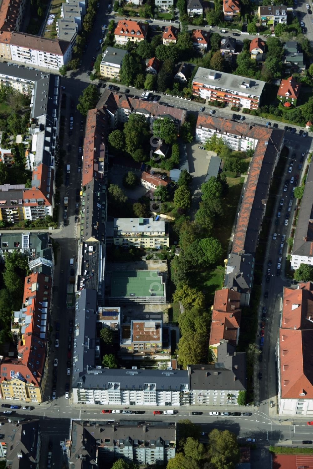 München from the bird's eye view: Construction site to build a new multi-family residential complex an der Rheinstrasse corner Mainzer Strasse in Munich in the state Bavaria