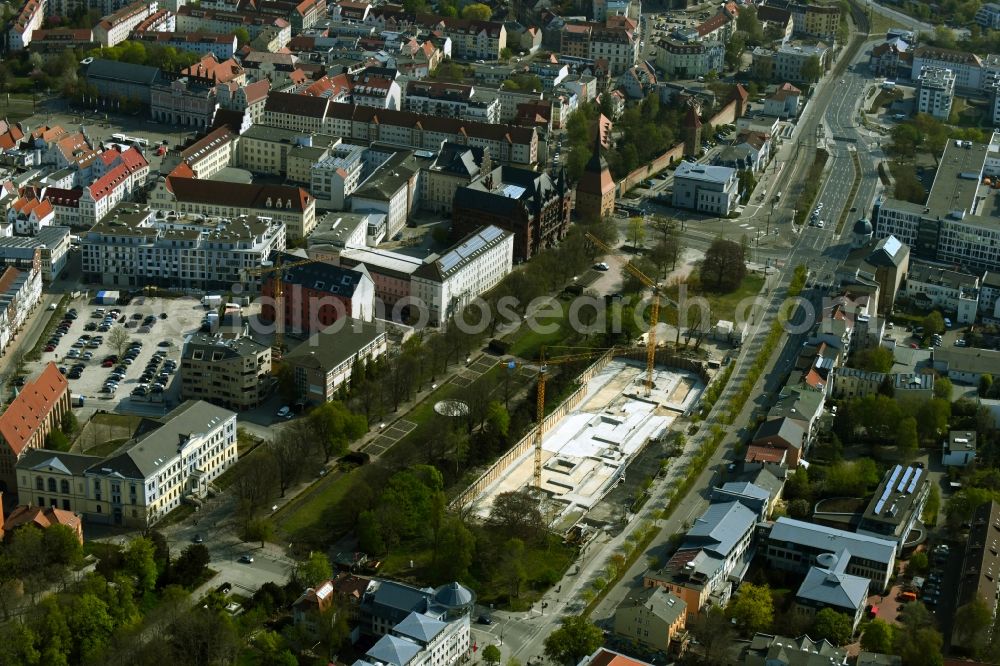 Rostock from the bird's eye view: Construction site to build a new multi-family residential complex Am Rosengarten on August-Bebel-Strasse - Wallstrasse in the district Stadtmitte in Rostock in the state Mecklenburg - Western Pomerania, Germany