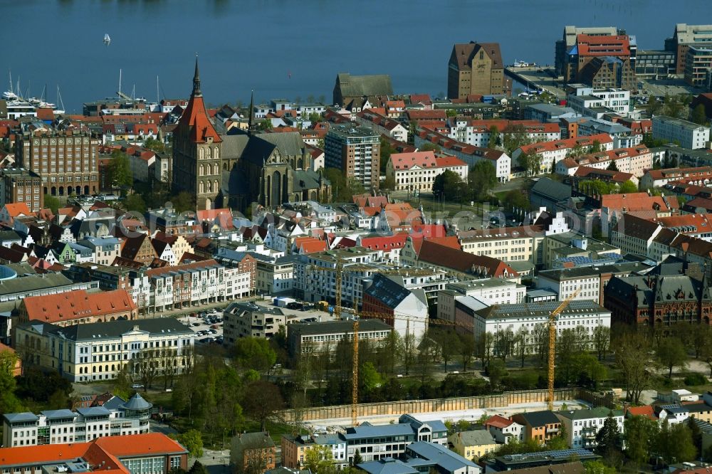 Rostock from the bird's eye view: Construction site to build a new multi-family residential complex Am Rosengarten on August-Bebel-Strasse - Wallstrasse in the district Stadtmitte in Rostock in the state Mecklenburg - Western Pomerania, Germany