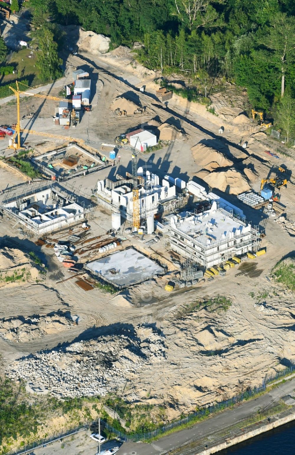 Aerial image Rostock - Construction site to build a new multi-family residential complex on F.-Bremer-Promenade in Rostock in the state Mecklenburg - Western Pomerania, Germany