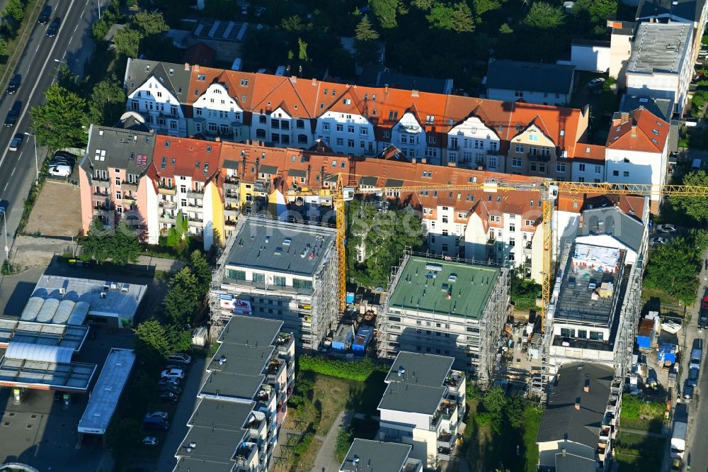 Rostock from the bird's eye view: Construction site to build a new multi-family residential complex on Warnowufer in Rostock in the state Mecklenburg - Western Pomerania, Germany