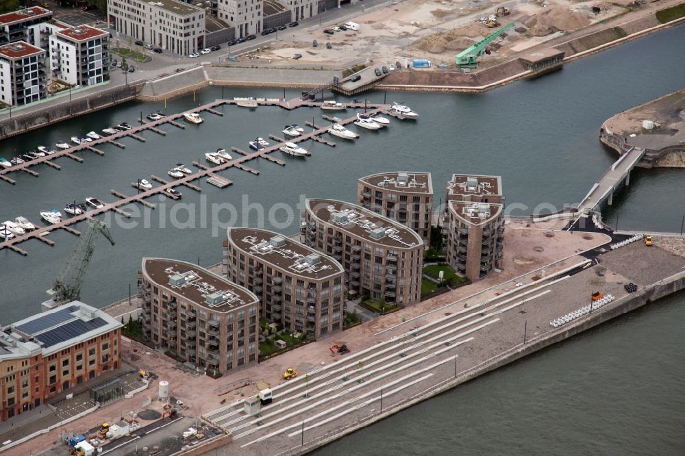 Mainz from above - Construction site to build a new multi-family residential complex Die Schiffshaeuser on the Suedmole in Alten Zollhafen in the district Neustadt in Mainz in the state Rhineland-Palatinate, Germany