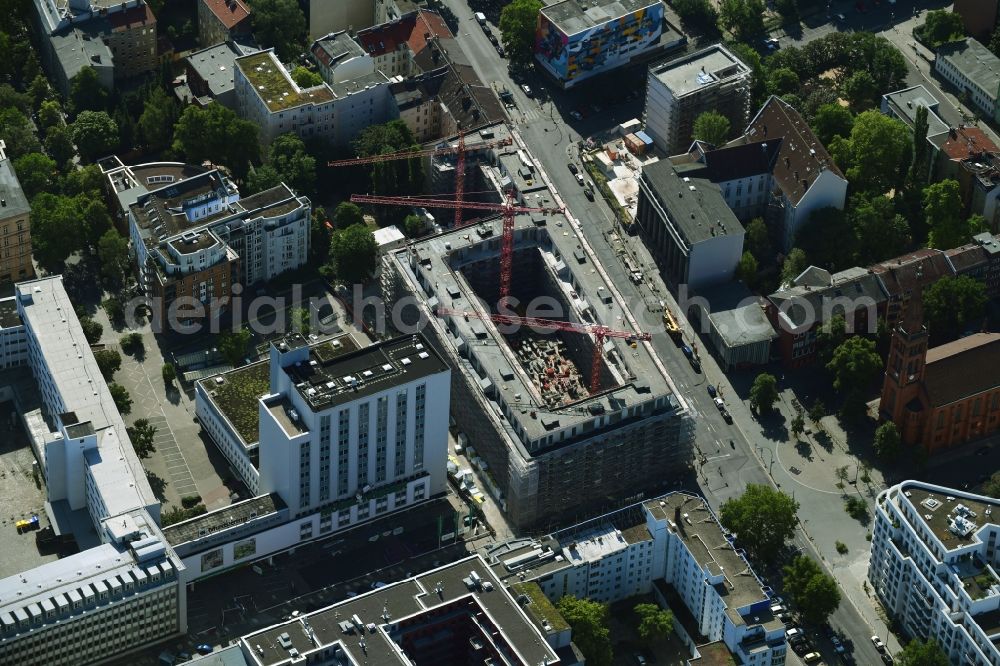 Aerial photograph Berlin - Construction site to build a new multi-family residential complex on Kurfuerstenstrasse corner Genthiner Strasse in Berlin, Germany