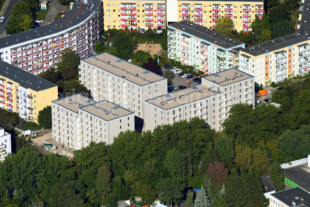 Berlin from the bird's eye view: Construction site to build a new multi-family residential complex Schwarzheider Strasse in the district Hellersdorf in Berlin, Germany