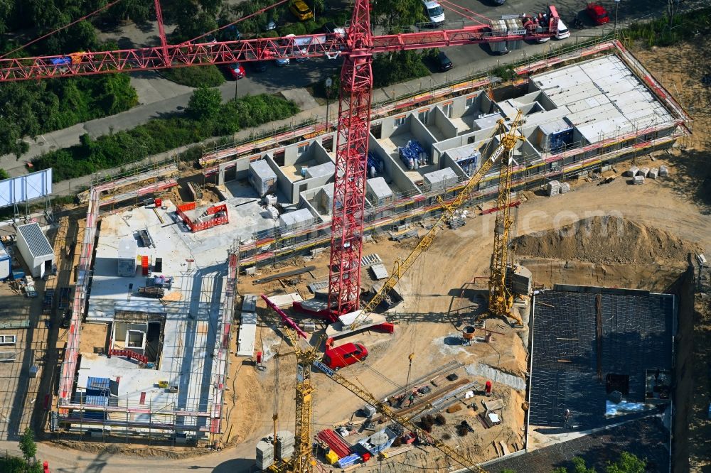 Aerial image Berlin - Construction site to build a new multi-family residential complex on Seehausener Strasse corner Pablo-Picasso-Strasse in the district Hohenschoenhausen in Berlin, Germany