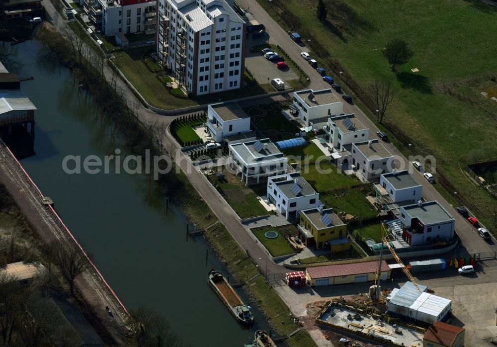 Halle (Saale) from the bird's eye view: Construction site to build a new multi-family residential complex Sophienhafen on Saline-Insel in Hafenviertel in the district Stadtbezirk West in Halle (Saale) in the state Saxony-Anhalt