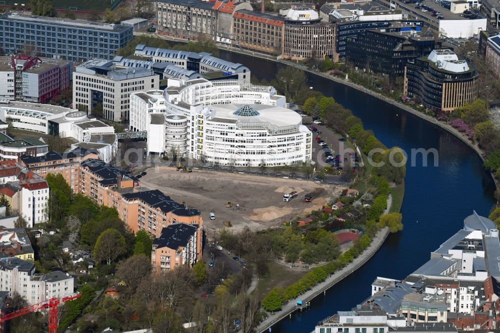 Aerial photograph Berlin - Construction site to build a new multi-family residential complex Spreegaerten between Schlesingerstrasse and Heisenbergstrasse in the district Charlottenburg in Berlin, Germany