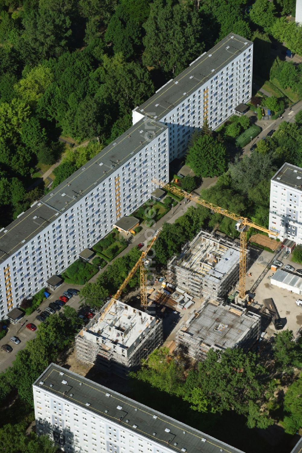 Aerial photograph Berlin - Construction site to build a new multi-family residential complex townhouses Dolgenseestrasse of housing association HOWOGE in the district Lichtenberg in Berlin, Germany