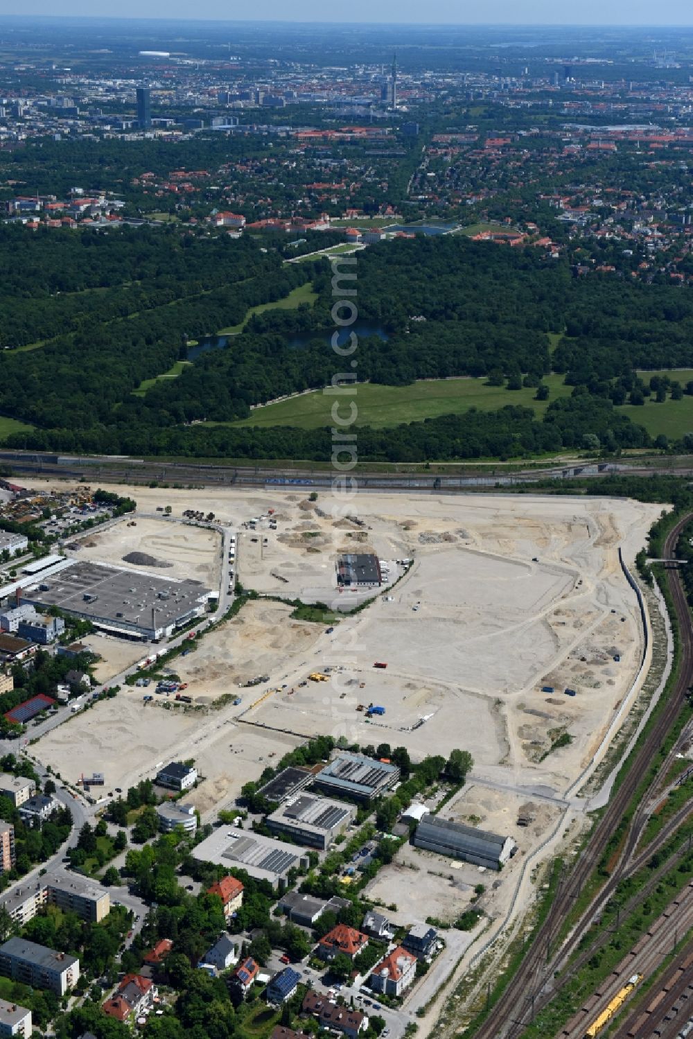 München from the bird's eye view: Construction site to build a new multi-family residential complex Stadtquartier Paul-Gerhardt-Allee - Berduxstrasse - Hildachstrasse in the district Pasing-Obermenzing in Munich in the state Bavaria, Germany