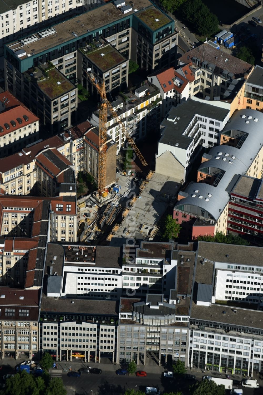 Aerial photograph Berlin - Construction site to build a new multi-family residential complex in district Kreuzberg in Berlin