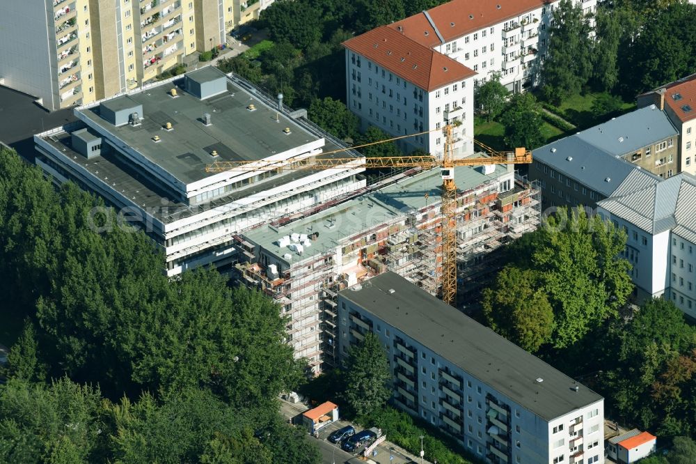 Aerial image Berlin - Construction site to build a new multi-family residential complex of WBM Wohnungsbaugesellschaft Berlin-Mitte mbH on Strausberger Strasse corner Palisadenstrasse in the district Friedrichshain-Kreuzberg in Berlin, Germany