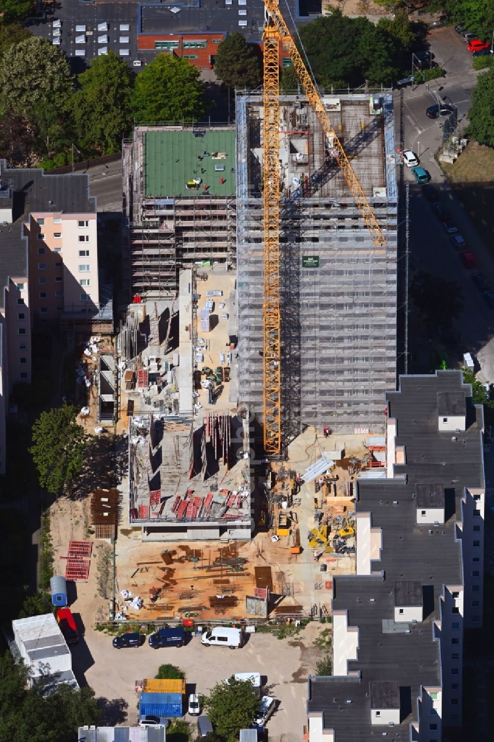 Berlin from the bird's eye view: Construction site to build a new multi-family residential complex Theodor-Loos-Weg corner Wutzkyallee in the district Buckow in Berlin, Germany