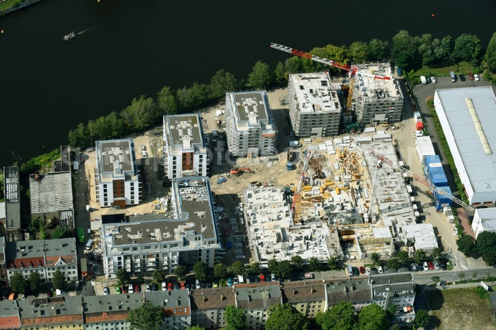 Aerial image Berlin - Construction site of the MBN Bau AG and E.L.I.A. Bau- & Projektmanagement GmbH to build a new multi-family residential complex in the Tabbertstrasse in Schoeneweide on the river banks of the Spree in Berlin