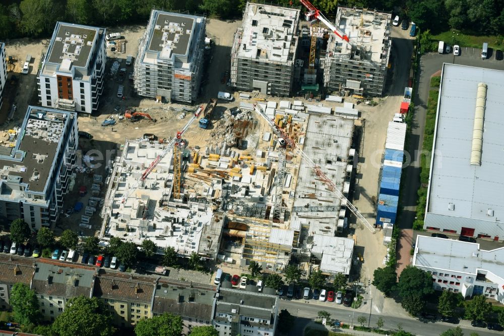 Aerial photograph Berlin - Construction site of the MBN Bau AG and E.L.I.A. Bau- & Projektmanagement GmbH to build a new multi-family residential complex in the Tabbertstrasse in Schoeneweide on the river banks of the Spree in Berlin