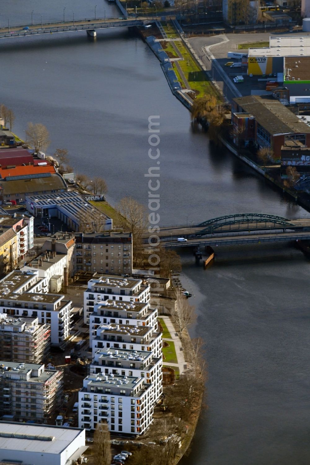 Berlin from above - Construction site to build a new multi-family residential complex in the Tabbertstrasse in Schoeneweide on the river banks of the Spree in Berlin