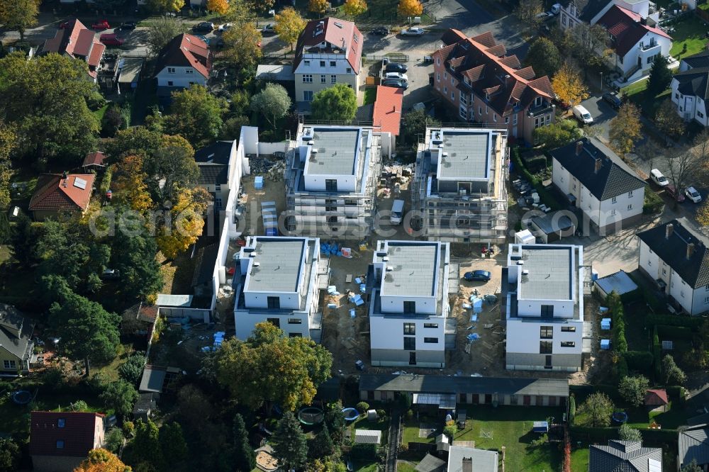 Hohen Neuendorf from the bird's eye view: Construction site to build a new multi-family residential complex Ulmengaerten through the City ond Home GmbH on Stolper Strasse in Hohen Neuendorf in the state Brandenburg, Germany