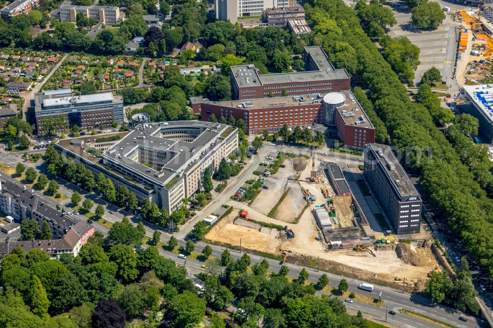 Dortmund from the bird's eye view: Construction site to build a new multi-family residential complex of Vivawest Wohnen GmbH on Berswordtstrasse in Dortmund in the state North Rhine-Westphalia, Germany