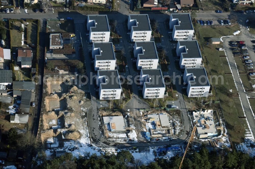 Berlin from the bird's eye view: Construction site to build a new multi-family residential complex Waldkiefernweg - Faehenweg - Waldstrasse in the district Gruenau in Berlin