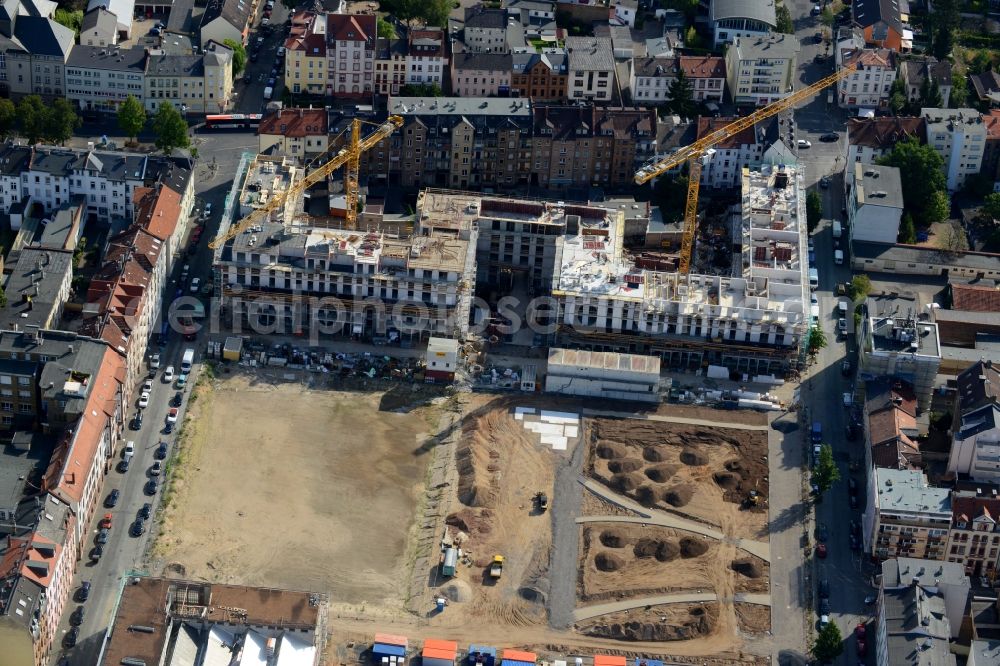 Offenbach am Main from the bird's eye view: Construction site to build a new multi-family residential complex an der Waldstrasse - Senefelderstrasse - Gustav-Adolf-Strasse in Offenbach am Main in the state Hesse