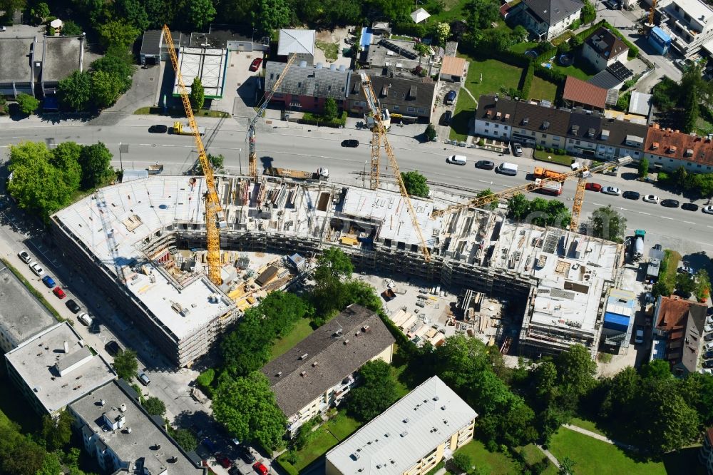 München from the bird's eye view: Construction site to build a new multi-family residential complex of walser projekt management gmbh on Freisinger Landstrasse - Floriansmuehlstrasse in Munich in the state Bavaria, Germany