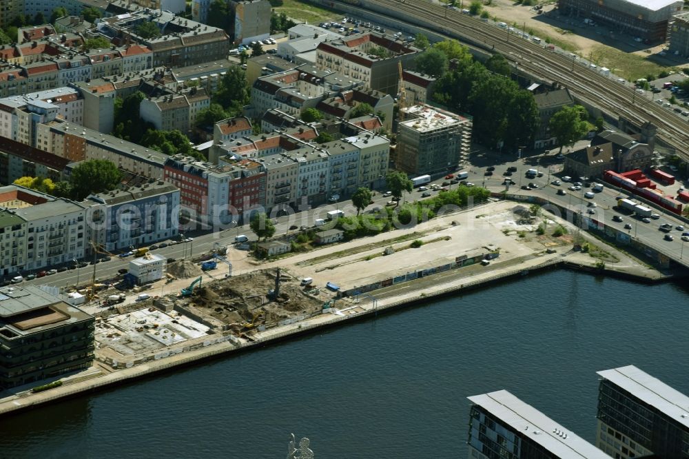 Berlin from above - Construction site to build a new multi-family residential complex WATERSIDE LIVING BERLIN on the former Osthafen port on Stralauer Allee in the district Friedrichshain-Kreuzberg in Berlin, Germany