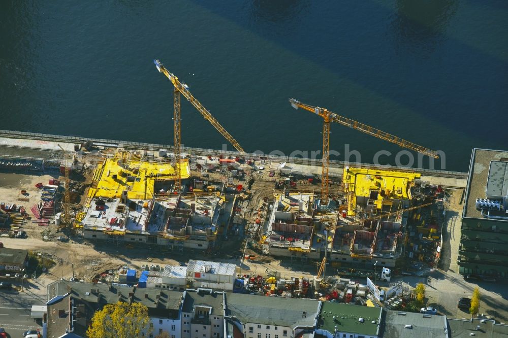 Aerial image Berlin - Construction site to build a new multi-family residential complex WATERSIDE LIVING BERLIN on the former Osthafen port on Stralauer Allee in the district Friedrichshain-Kreuzberg in Berlin, Germany