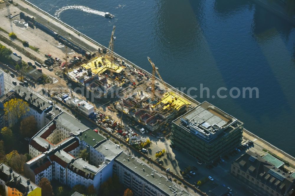 Berlin from above - Construction site to build a new multi-family residential complex WATERSIDE LIVING BERLIN on the former Osthafen port on Stralauer Allee in the district Friedrichshain-Kreuzberg in Berlin, Germany