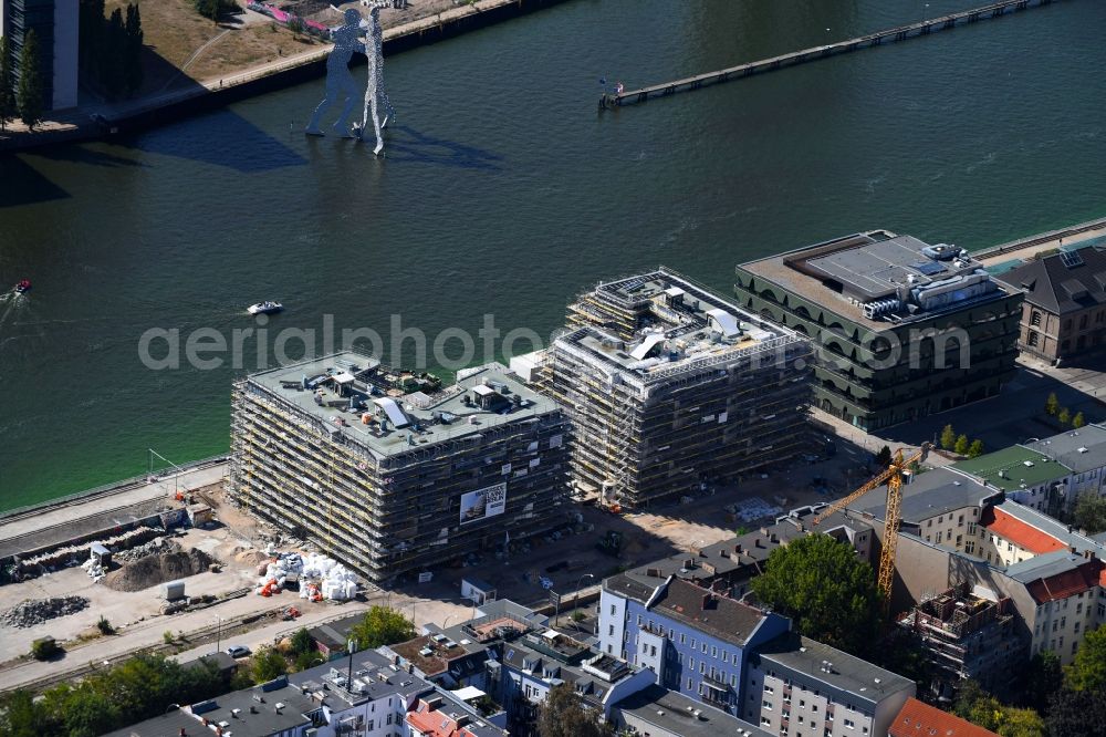 Aerial image Berlin - Construction site to build a new multi-family residential complex WAVE WATERSIDE LIVING BERLIN on the former Osthafen port on Stralauer Allee in the district Friedrichshain in Berlin, Germany