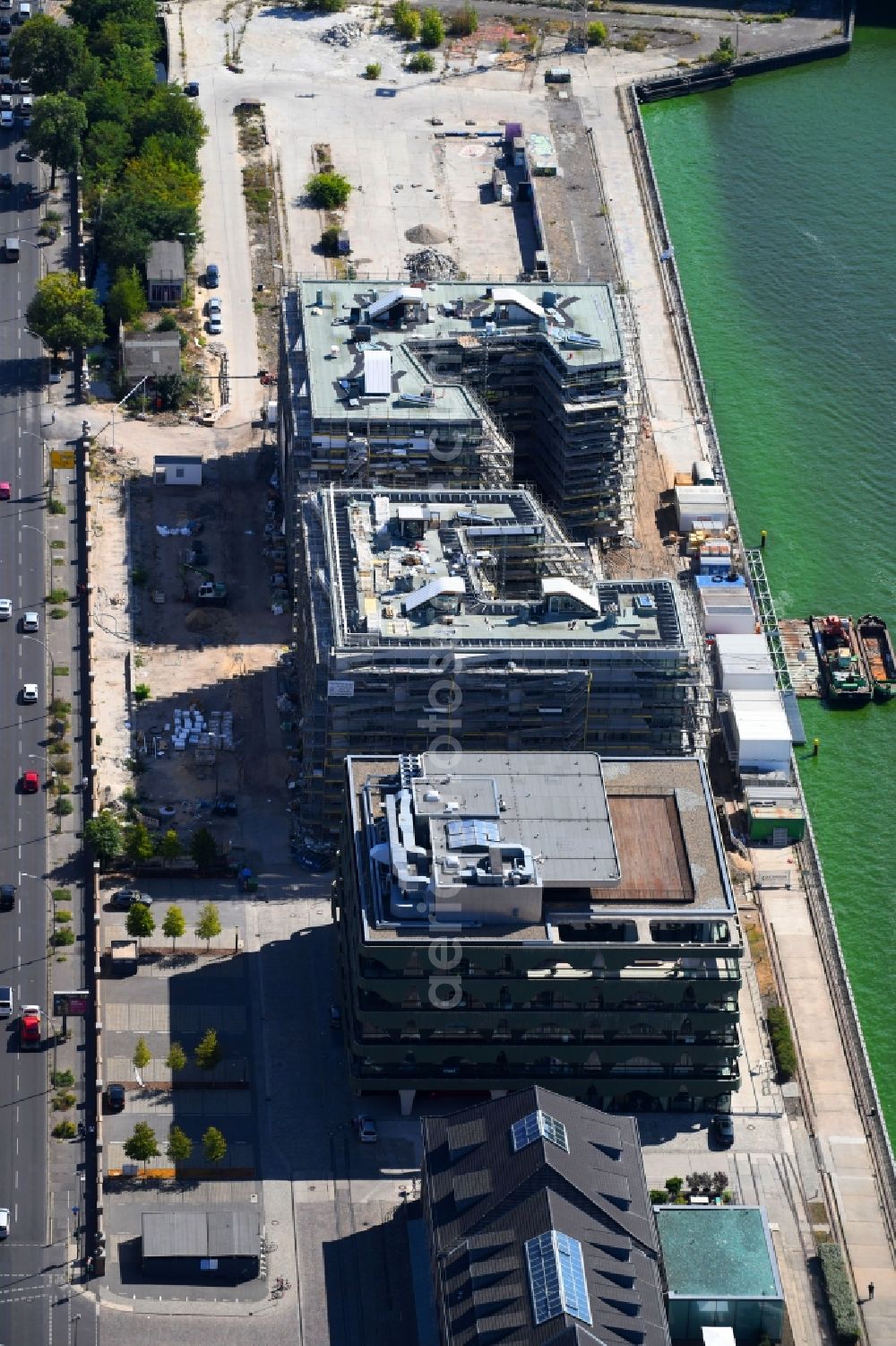 Aerial image Berlin - Construction site to build a new multi-family residential complex WAVE WATERSIDE LIVING BERLIN on the former Osthafen port on Stralauer Allee in the district Friedrichshain in Berlin, Germany