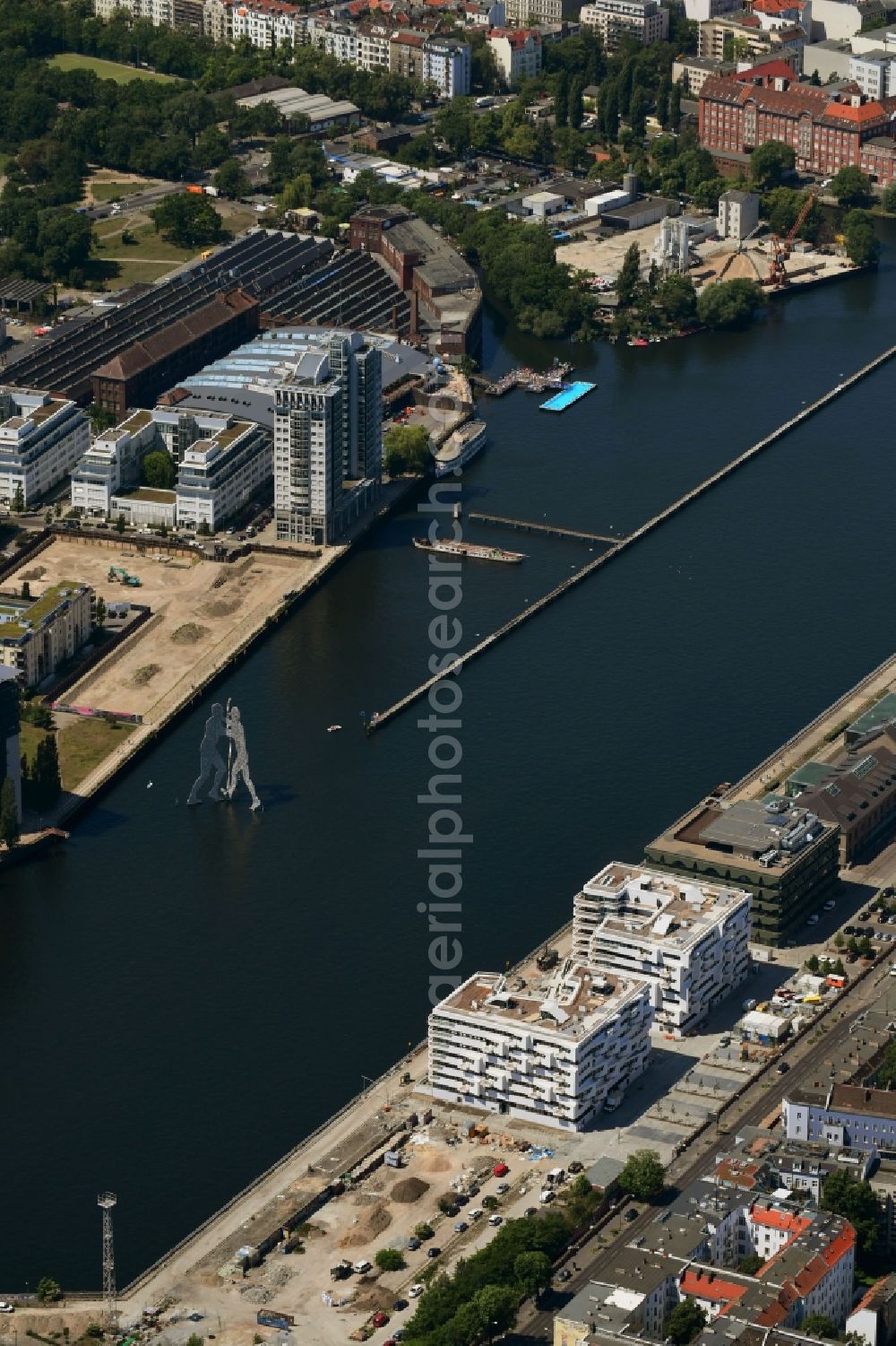 Aerial photograph Berlin - Construction site to build a new multi-family residential complex WAVE WATERSIDE LIVING BERLIN on the former Osthafen port on Stralauer Allee in the district Friedrichshain in Berlin, Germany