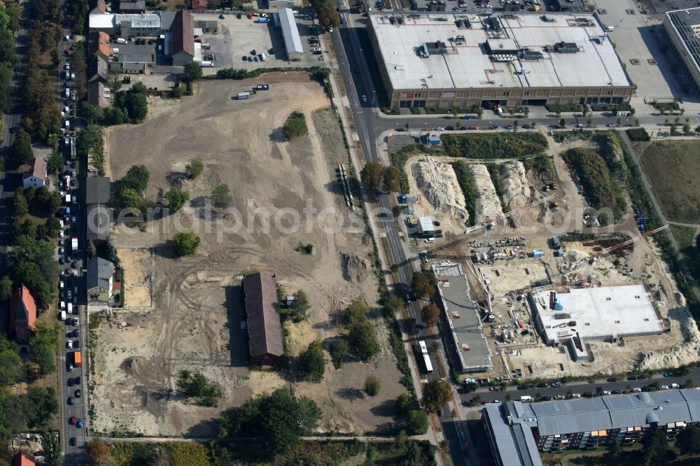 Aerial photograph Berlin - Construction site to build a new multi-family residential complex on Weissenhoeher Strasse - Arno-Phillipstal-Strasse of Bonava Deutschland GmbH im Stadtteil Kaulsdorf in Berlin