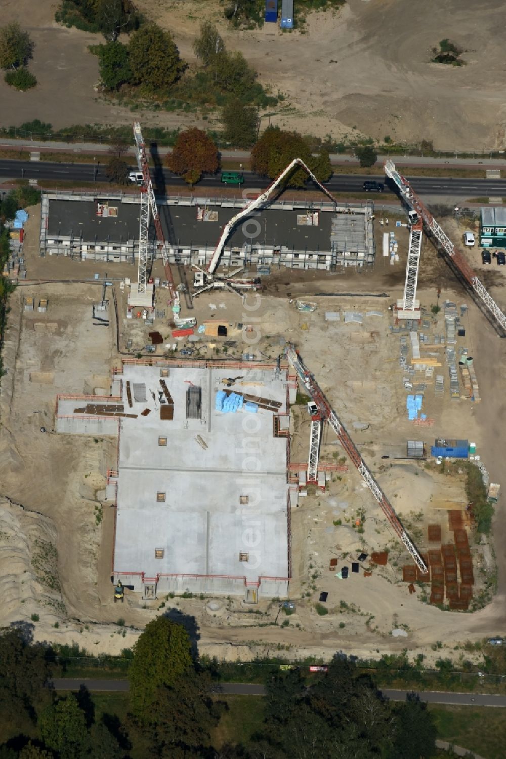 Berlin from the bird's eye view: Construction site to build a new multi-family residential complex on Weissenhoeher Strasse - Arno-Phillipstal-Strasse of Bonava Deutschland GmbH im Stadtteil Kaulsdorf in Berlin