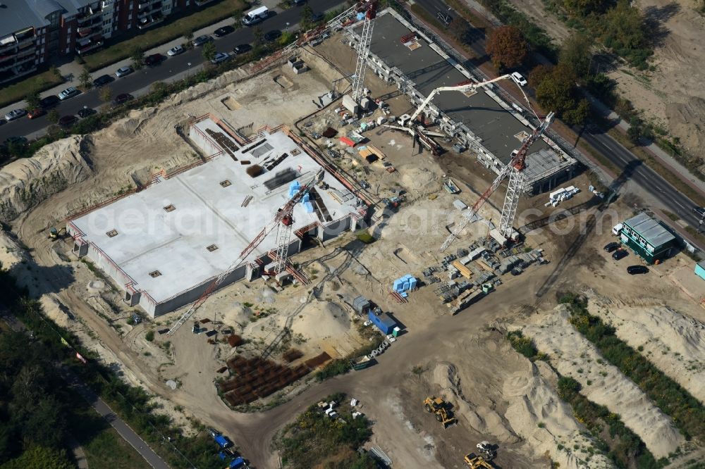 Aerial photograph Berlin - Construction site to build a new multi-family residential complex on Weissenhoeher Strasse - Arno-Phillipstal-Strasse of Bonava Deutschland GmbH im Stadtteil Kaulsdorf in Berlin