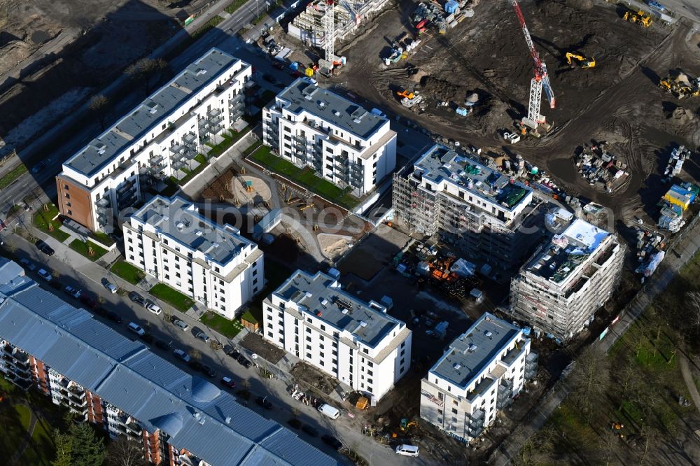 Aerial photograph Berlin - Construction site to build a new multi-family residential complex on Weissenhoeher Strasse - Arno-Phillipstal-Strasse of Bonava Deutschland GmbH im Stadtteil Kaulsdorf in Berlin