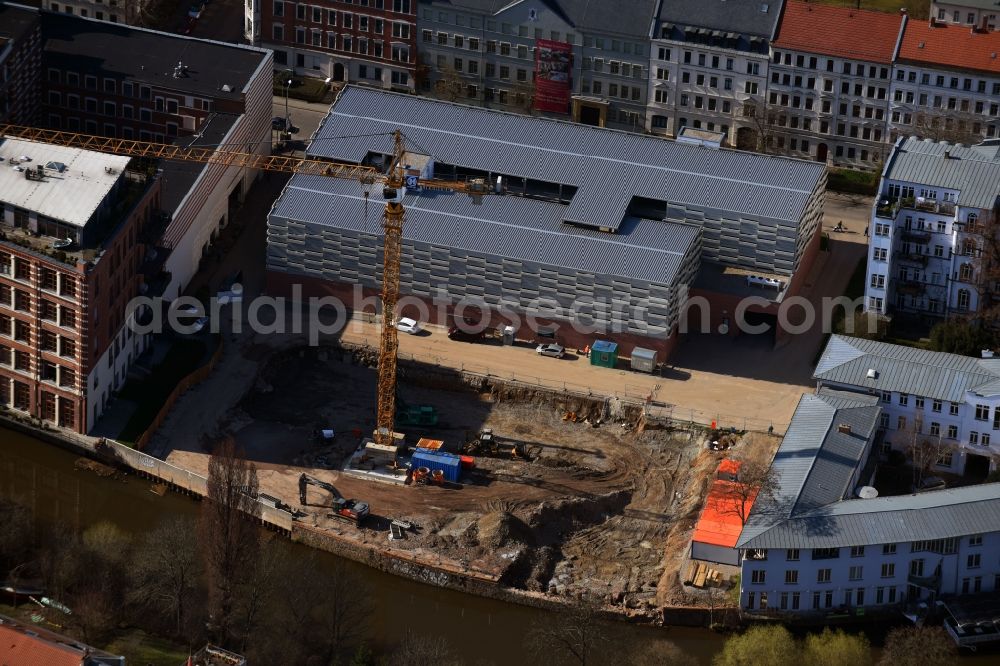 Leipzig from the bird's eye view: Construction site to build a new multi-family residential complex Nonnenstrasse on river Weisse Elster in the district Plagwitz in Leipzig in the state Saxony