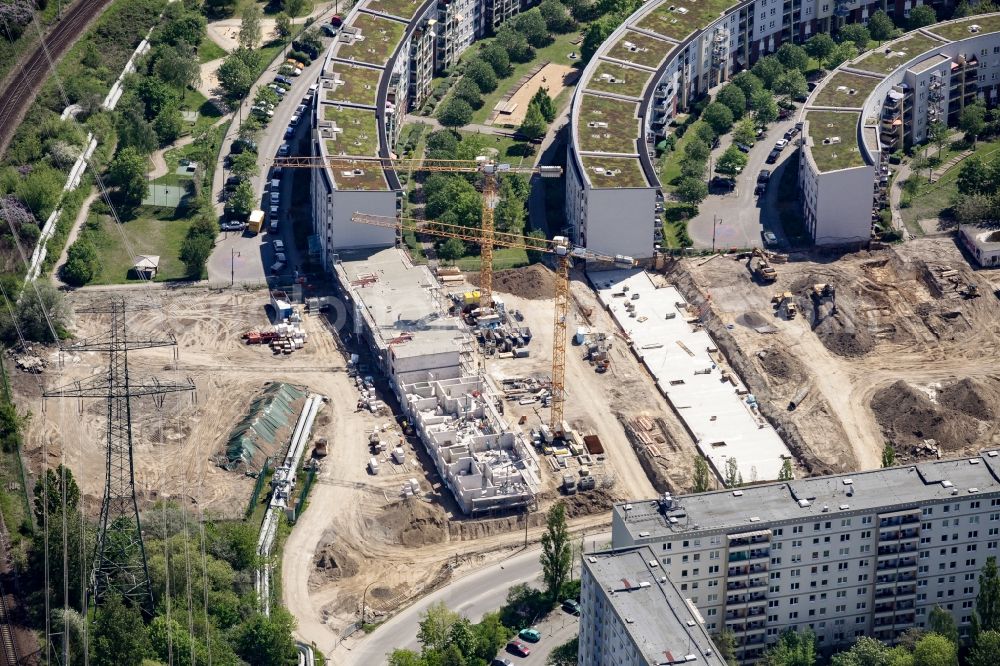 Aerial photograph Berlin - Construction site of a new multi-family residential area with apartment buildings on Gensinger Strasse in the Lichtenberg district of Berlin, Germany