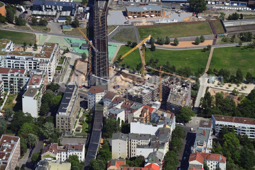 Berlin from the bird's eye view: Construction site to build a new multi-family residential complex WOHNPANORAMA on Dennewitzstrasse in the district Berlin-Kreuzberg in Berlin, Germany