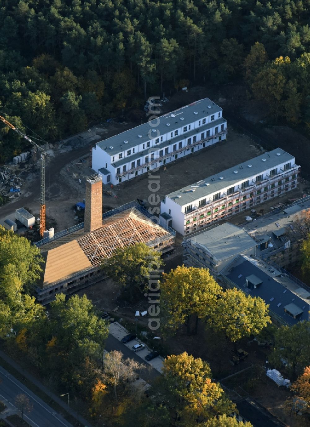 Berlin from the bird's eye view: Construction site to build a new multi-family residential complex des frueheren Makarenko-Kinderheims an der Suedostallee in Berlin in Germany