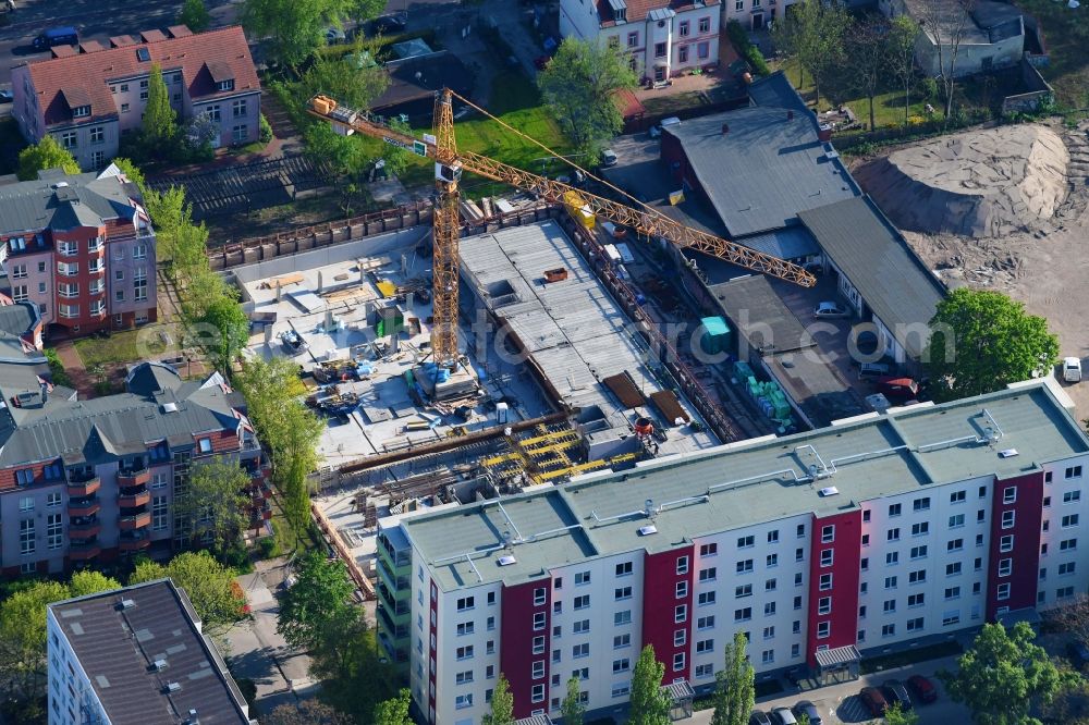 Aerial photograph Berlin - Construction site to build a new multi-family residential complex of Wohnungsbaugenossenschaft Solidaritaet eG on Kurze Strasse in Berlin, Germany