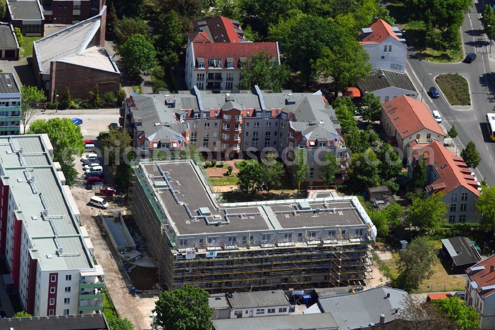 Aerial image Berlin - Construction site to build a new multi-family residential complex of Wohnungsbaugenossenschaft Solidaritaet eG on Kurze Strasse in Berlin, Germany