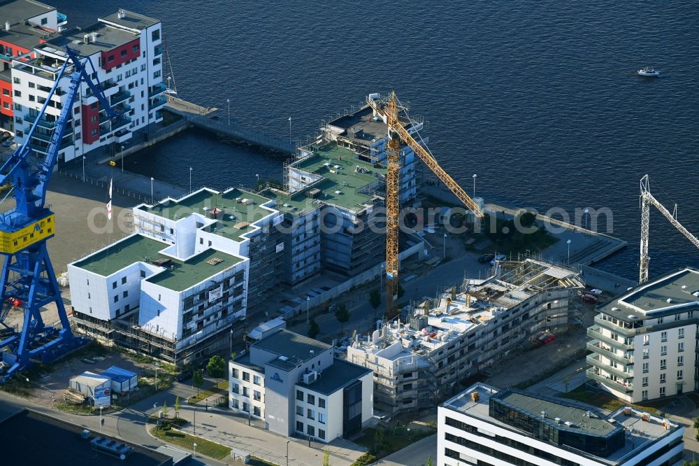 Aerial photograph Rostock - Construction site to build a new multi-family residential complex of Wohnungsgenossenschaft Marienehe eG on Hellingstrasse in Rostock in the state Mecklenburg - Western Pomerania, Germany