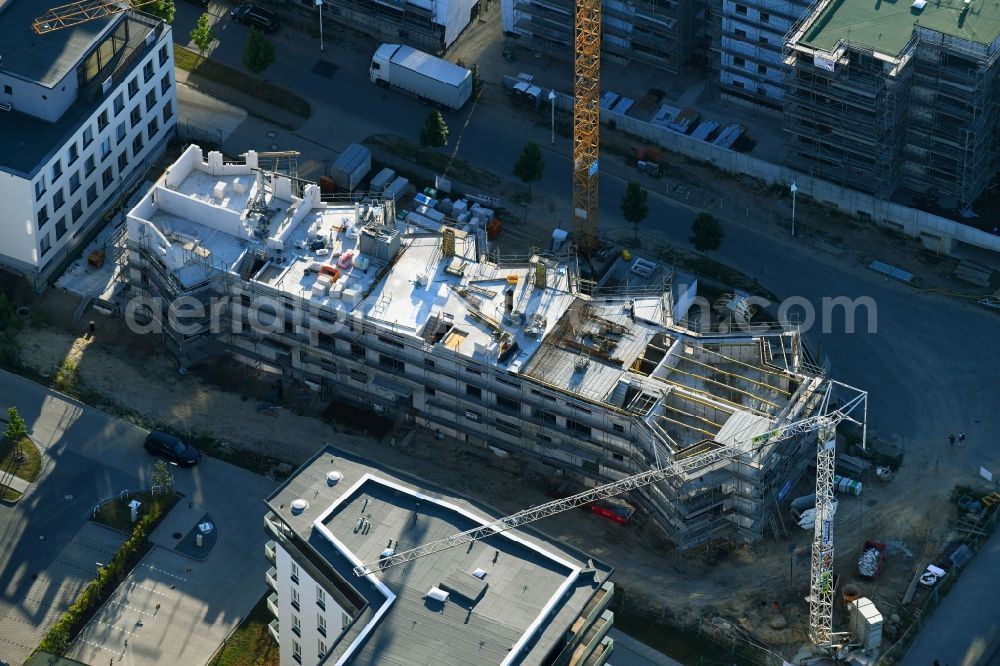 Rostock from the bird's eye view: Construction site to build a new multi-family residential complex of Wohnungsgenossenschaft Marienehe eG on Hellingstrasse in Rostock in the state Mecklenburg - Western Pomerania, Germany